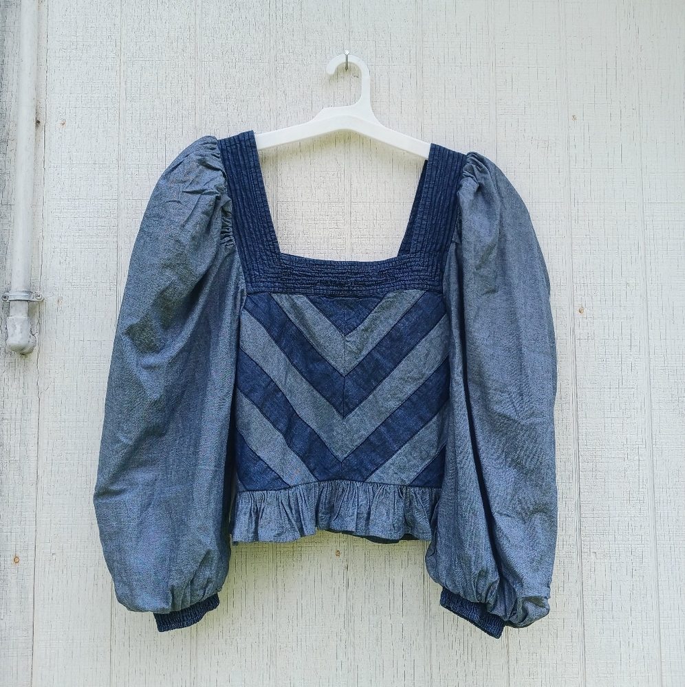 ANTHROPOLOGIE Love the Label Smocked Puff-Sleeve Denim Blouse Blue Top - SIZE M. - Picture 1 of 12